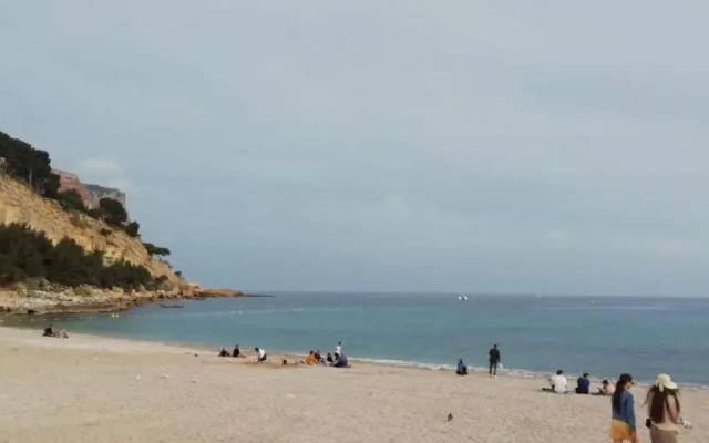 Au calme, 200m du centre T2 avec balcon et parking