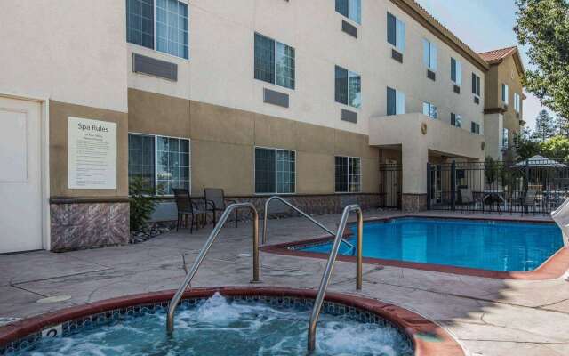 Comfort Suites Bakersfield