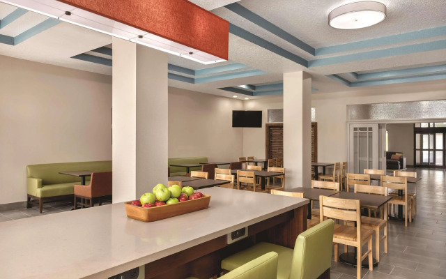 Country Inn & Suites by Radisson, RJ Stadium - Tampa Airport East