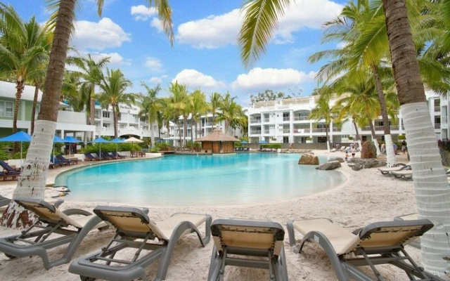 Tropical Apt. in Beach Club Resort with Private Spa Bath – Pool – Cairns