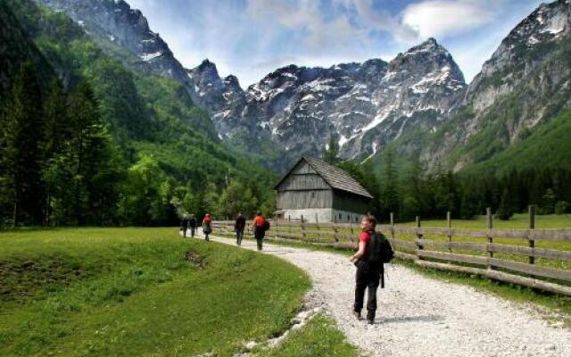 Frizerstvo,Gostinstvo in Mhe Lašekar, Valentina Špruk, s.p.