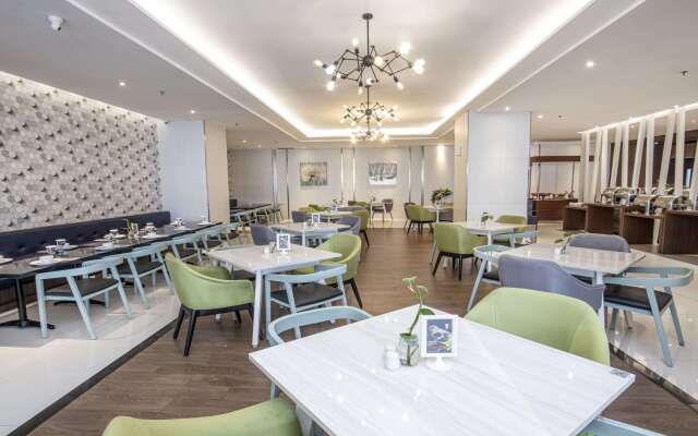 Golden Tulip Essential Makassar