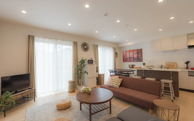 Yotsugi Private House