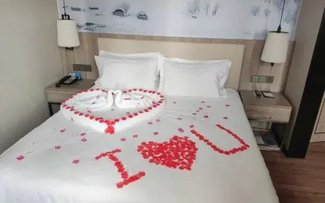 Comfort  Hotel (Urumqi Xiaoxigou Metro Station )