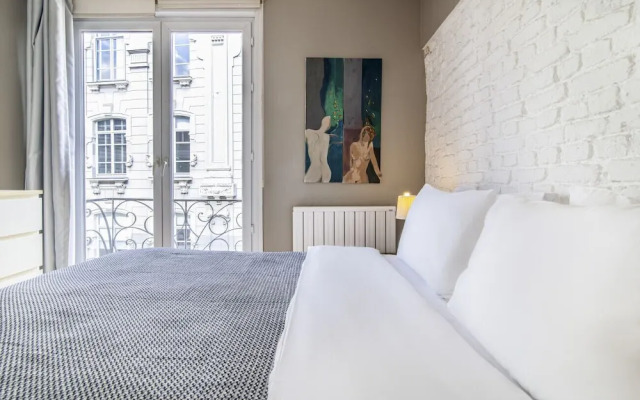 Modern Apartment With Stylish Interior in Beyoglu