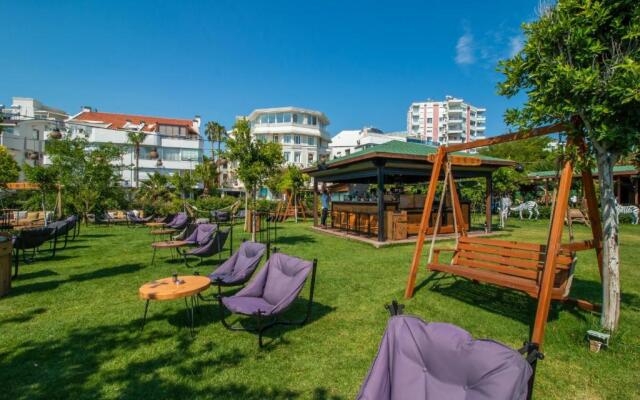 Golda Hotel