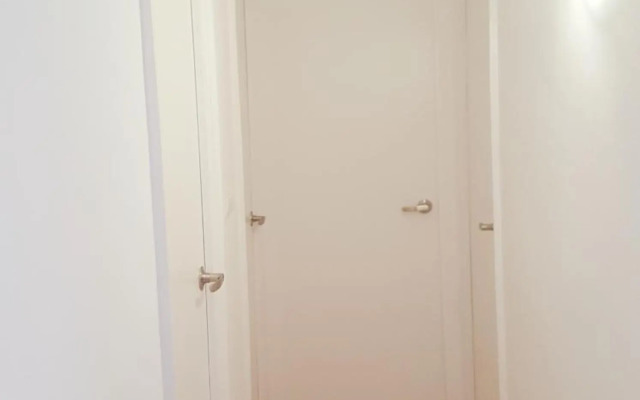 Central Apartment in Valencia with WIFI + Parking.