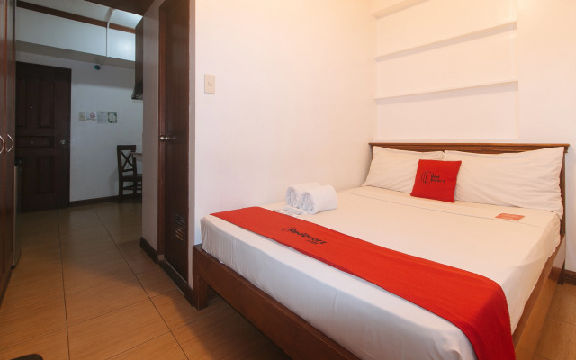 RedDoorz @ Moonwalk Paranaque