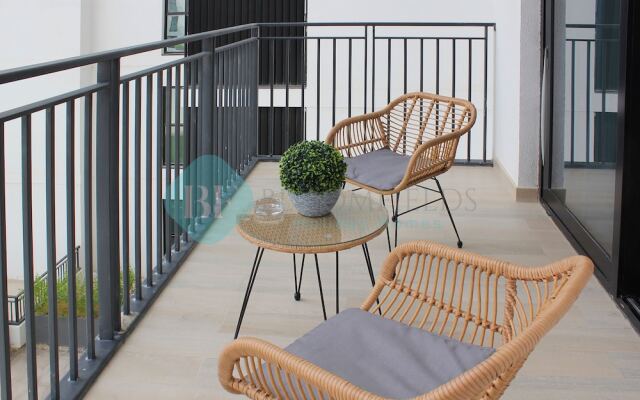 Stunning canal view apartment Yas island