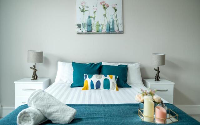 **New** Divine Apartments Slough High Street 2 bed