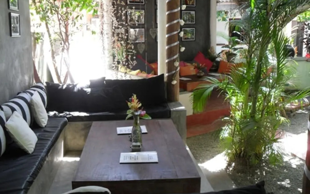 Sunil Garden Guesthouse Coffee and More
