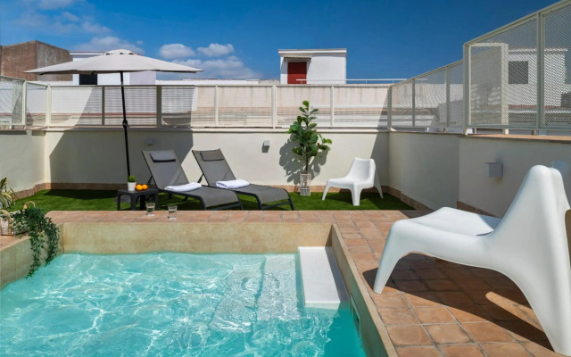 Lola 14 Suite Apartment