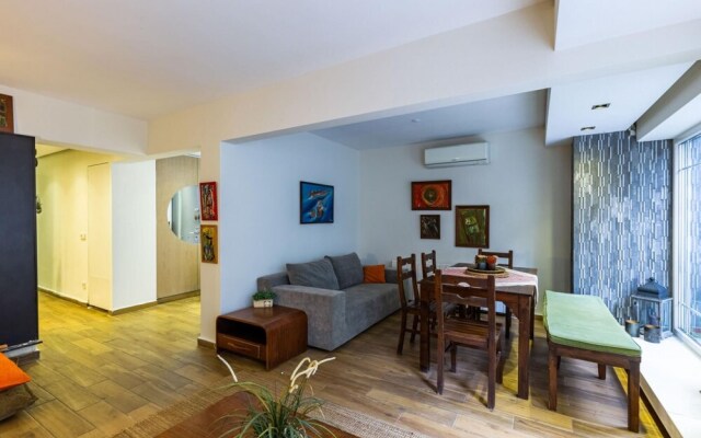 Stylish Flat With Backyard Near Malls in Besiktas