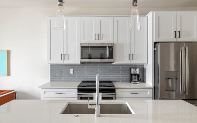 Cheerful Townhome With Garage EAV Local
