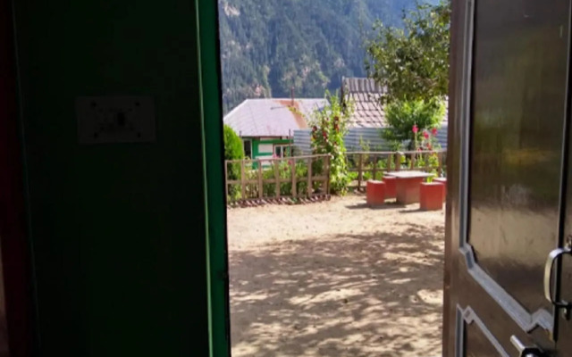 StayApart - Shruti Guest House