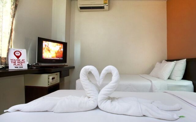 NIDA Rooms Talat Yot Night Market