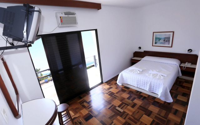 Canasbeach Hotel