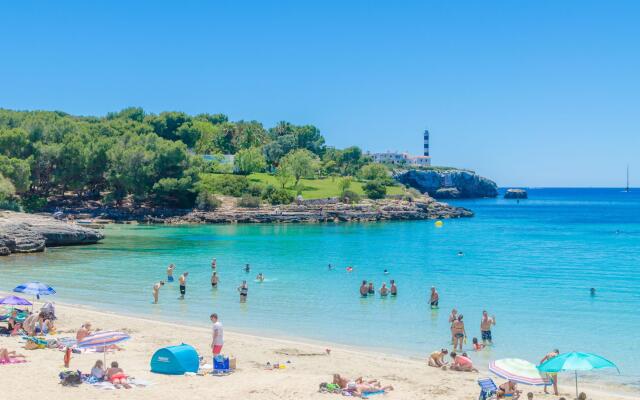 M&M - Apartment with sea views in Portocolom. Free WiFi