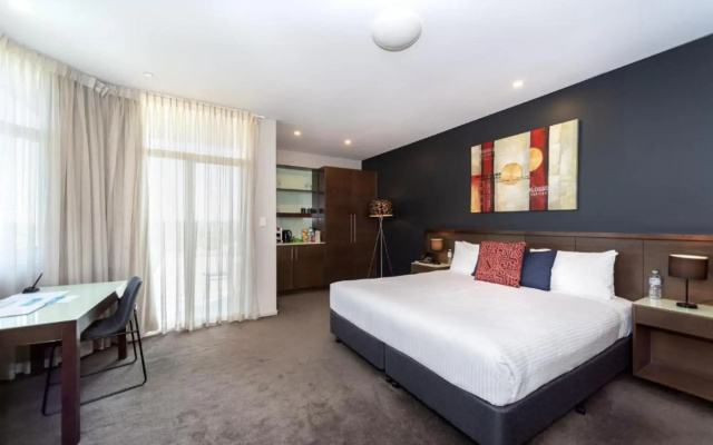 Sfera's Park Suites & Convention Centre