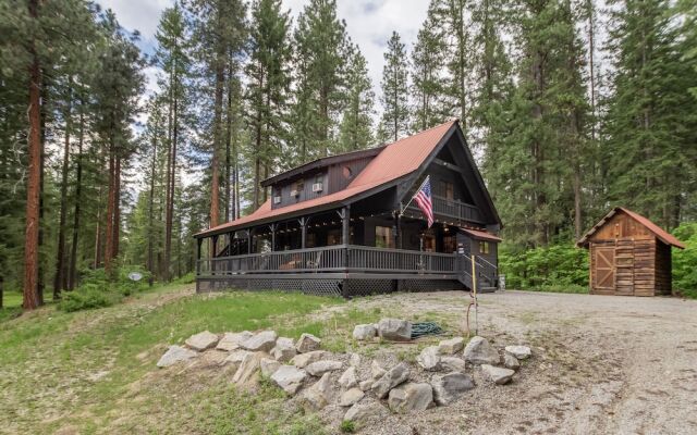 Thyme Out 2 Bedroom Home by NW Comfy Cabins by RedAwning