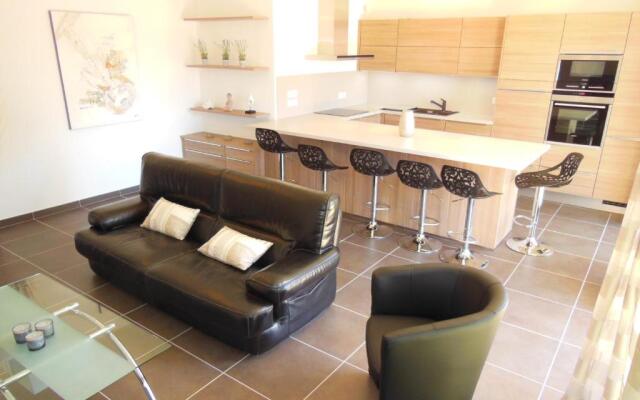 3 Bedrooms, 3 bathrooms central Cannes Lecerf 411