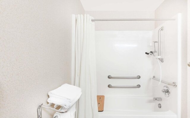 Super 8 by Wyndham Searcy AR