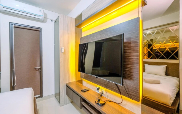Warm And Minimalist Studio Room Transpark Cibubur Apartment