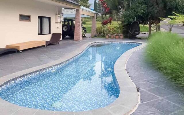 RedDoorz Plus @ Panorama Villas Batu