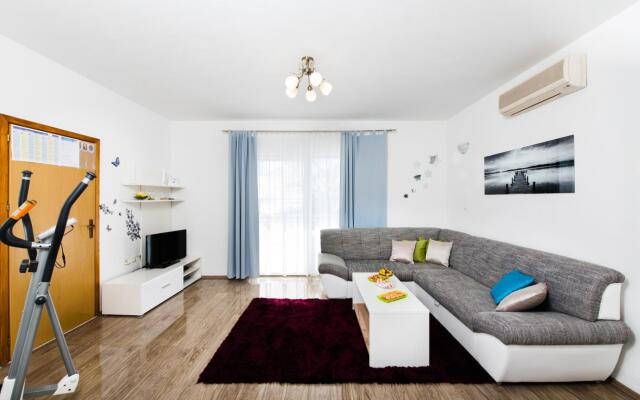 MARISKA - with swimming pool - A1(6+2)