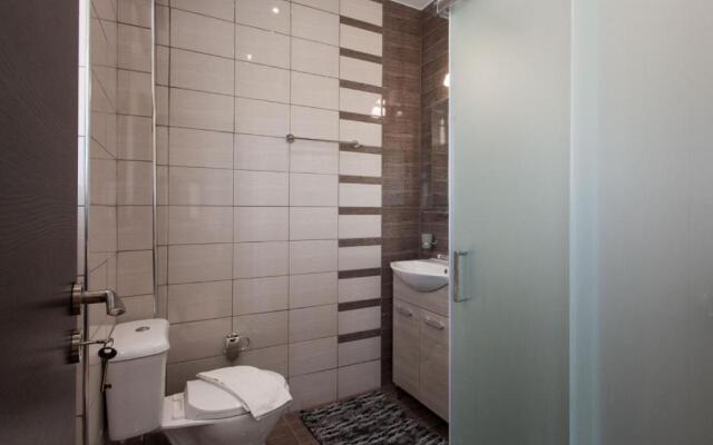 Modern art apt in Glyfada with sea view