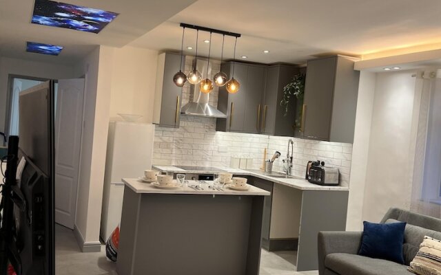 Luxury 2 Bed Apartment in Royal Sutton Coldfield