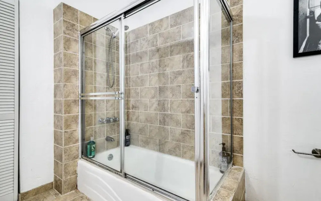 2 Bedroom/2 Bathroom Townhouse with Hottub
