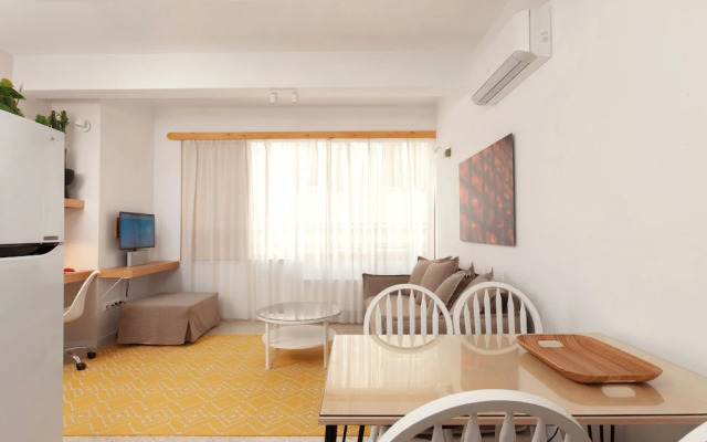 The Marble Suites, PLAKA