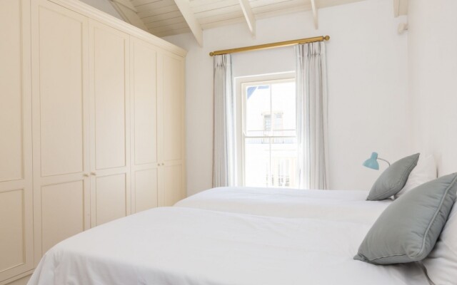 The Quays, Majestic Village