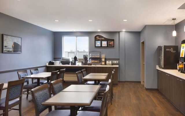 Days Inn And Suites Lindsay