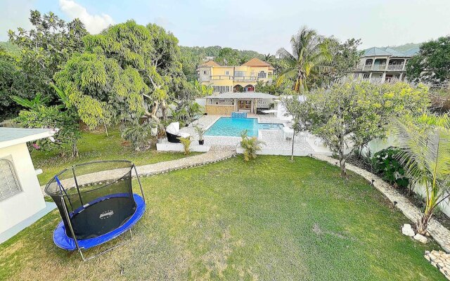 Attalia Villa 5-bed in Runaway Bay Near Ocho Rios