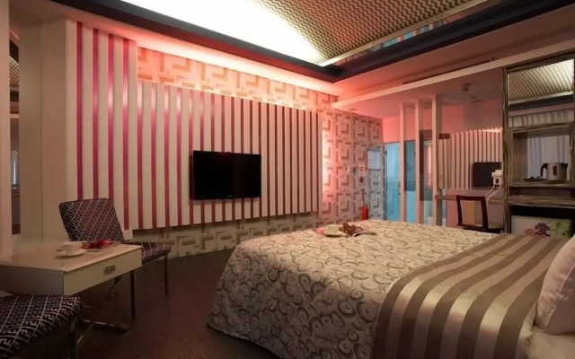 Love Star Motel