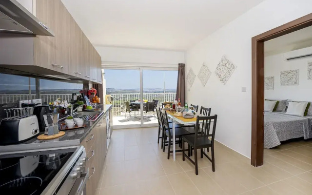 Summer Breeze with Panoramic terrace by Getaways Malta