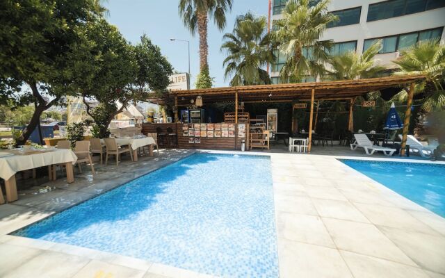 Far Life Hotel
