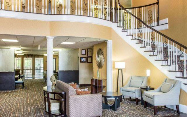 Comfort Inn & Suites at Stone Mountain