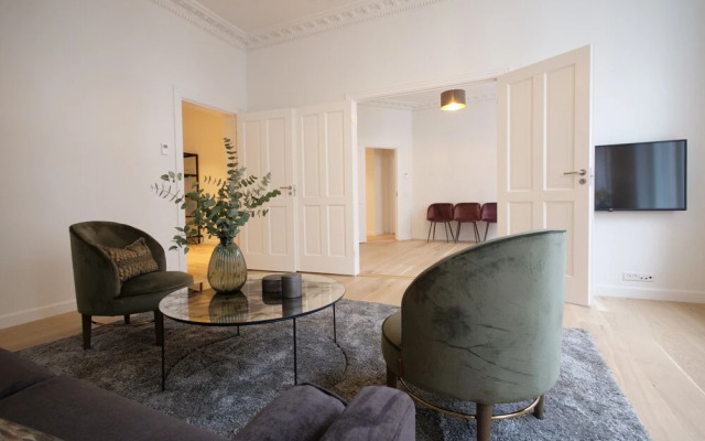 Sanders King - Smart 4-bdr Apt in City Center