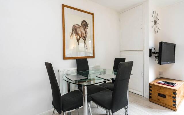 Luxury Islington Apartment with Balcony