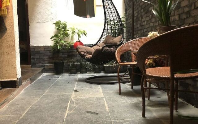 Fenghuang Little Bear Family Guest House