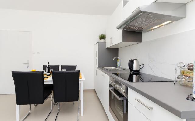 Apartments and Rooms Bianca