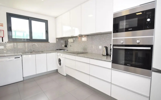 Lavish Villa in Foz do Arelho With Private Pool