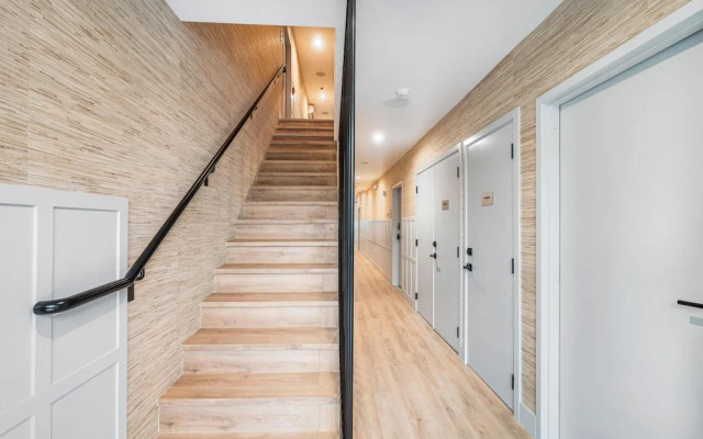 Lux Retreat By Renzzi
