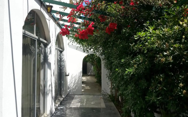 Karis Hotel