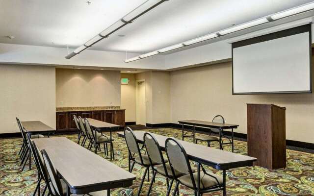 Comfort Suites near Hot Springs Park