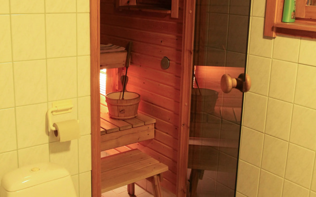 Isokenkäisten Klubi, Wilderness lodge