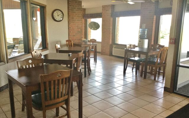 Capital O Amerihost Inn and Suites Mexico Hwy 54 MO